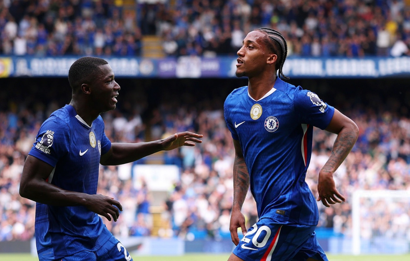 Moisés Caicedo, titular y figura en la victoria del Chelsea ante el Fulham en la Premier League