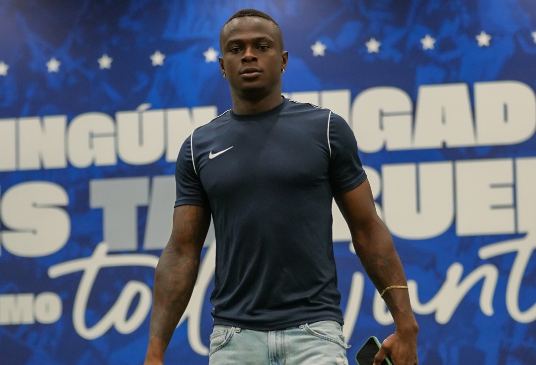 ¿José Angulo, baja en Emelec para el Clásico del Astillero?