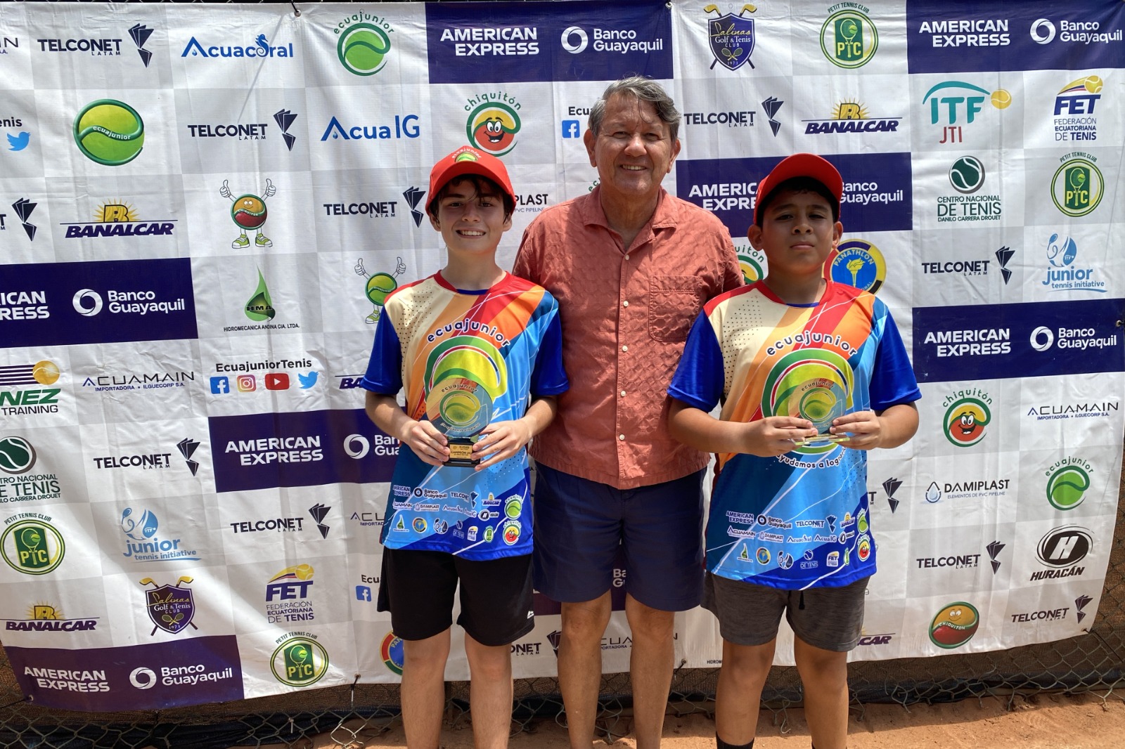 Bacigalupo, Ayala y Naranjo dominaron la novena etapa de Ecuajunior