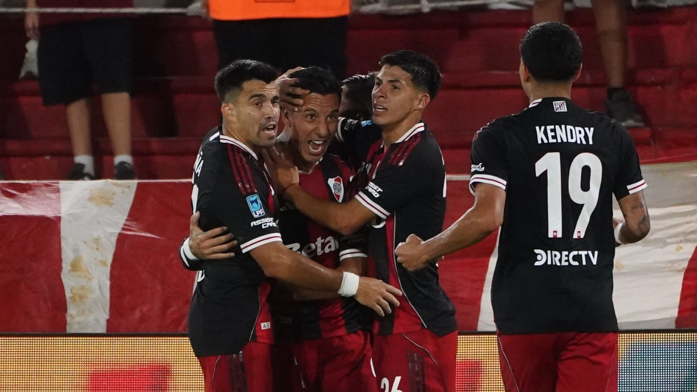 Kendry Páez derrotó con River Plate a Huracán de Hernán Galíndez y Jordy Caicedo
