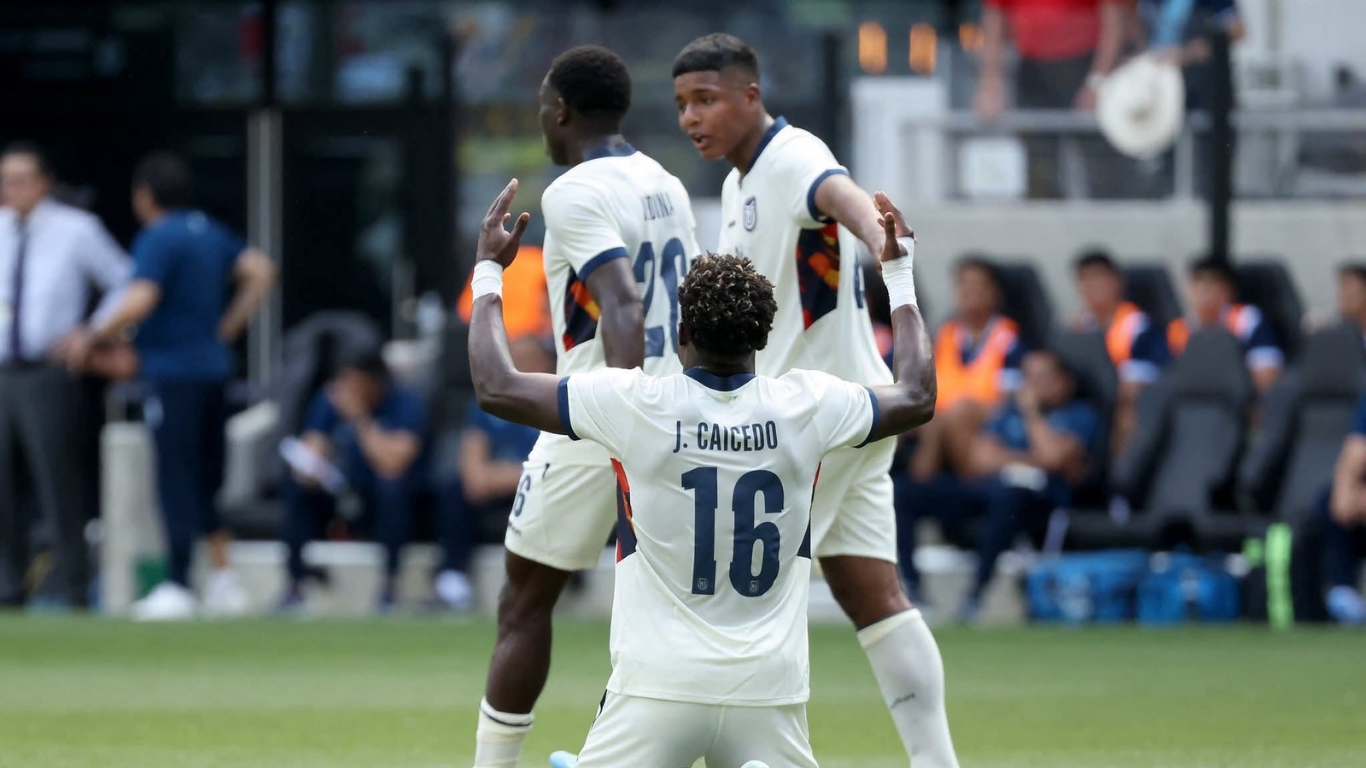 Ecuador golea 3-0 a Guatemala y queda listo para su debut en el Mundial ante Costa de Marfil