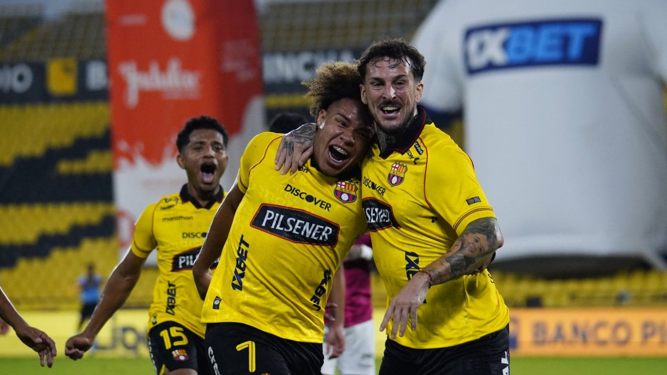 Con un golazo de Darío Benedetto Barcelona venció a Independiente del Valle en el Monumental